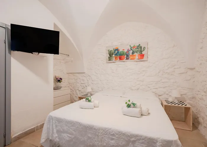 Guesthost - Casa Gioia - Tiny & Apartament Ostuni
